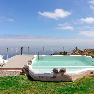  Ferienhaus Flatguest Charming House + Pool + Terrace + Views